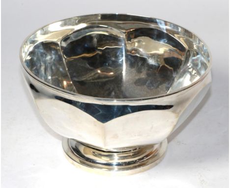 A silver bowl, George Howson, Sheffield 1921, with panelled sides, 20.5cm diameter, 15ozt   