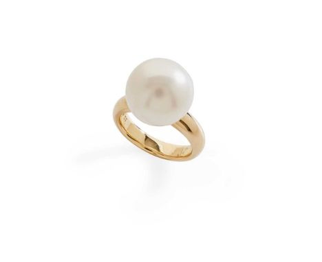 A cultured pearl cocktail ring set with a single cultured pearl, stamped 18K 750Dimensions:Ring size: K