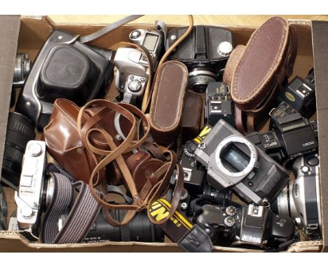 Modern & Vintage Cameras & Lenses.  Quantity of modern & vintage cameras & lenses, to include Agfa, Minolta, Nikon, Pentax, P