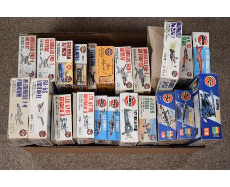 Airfix model constructor kits, mainly 1:72 scale, mainly aircraft and an Elizabeth I figurine.