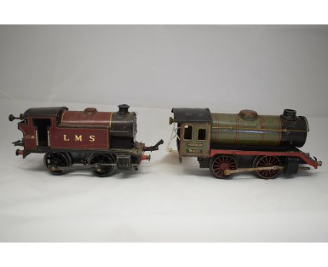 Marklin (Maerklin) 0-gauge 0-4-0 clockwork locomotive, R900 green livery; together with a Hornby 0-gauge 0-4-0 clockwork loco