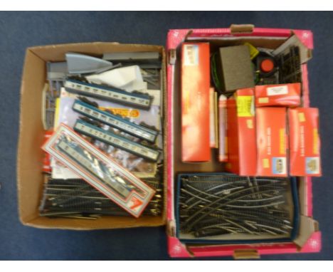 A QUANTITY OF BOXED AND UNBOXED OO GAUGE ROLLING STOCK, TRACK AND ACCESSORIES, Hornby, Lima etc