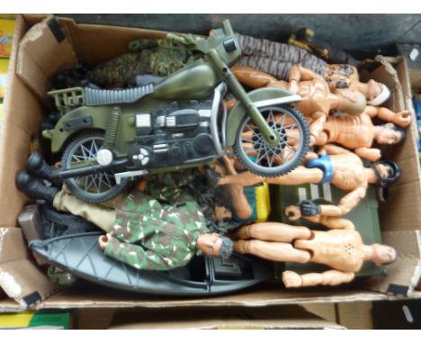 A QUANTITY OF MODERN ACTION MAN AND OTHER FIGURES AND ACCESSORIES