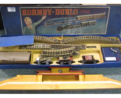 Vintage Hornby - Dublo train set in original box with wooden platform