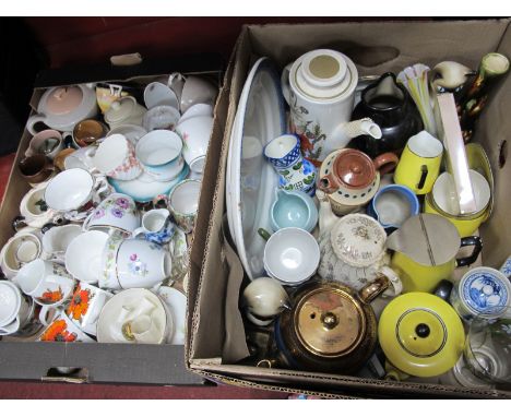 Meakin Studio Coffee Pot, Poole and English, Suim, Sadler and Devon Teapots, pottery cats, Bourne Denby jug, other ceramics, 