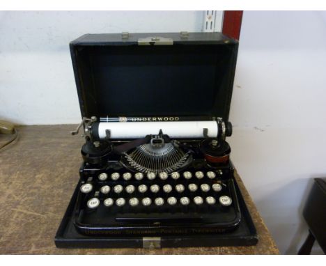 A vintage Underwood typewriter, cased 