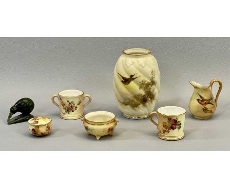 ROYAL WORCESTER, GRAINGER'S WORCESTER CABINET PORCELAIN &amp; MINIATURES, 6 PIECES and a small carved Jadeite model of a Kiwi