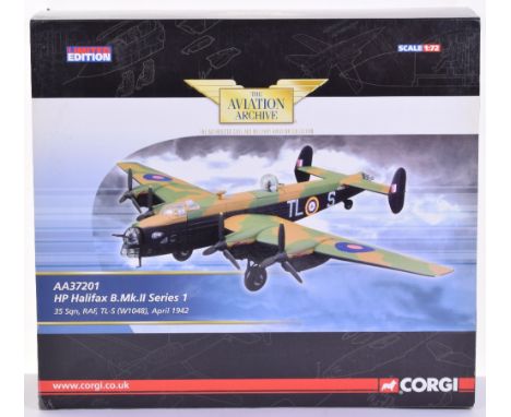 Corgi The Aviation Archive HP Halifax B.Mk.II-Series 1 -35 Sqn, RAF, TL-S (W1048) April 1942- AA37201- 1:72 Scale, in mint co
