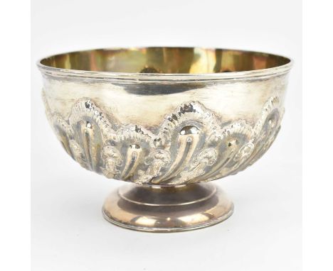 WILLIAM HUTTON &amp; SONS LTD; an Edward VII hallmarked silver fruit bowl, inscribed 'Dr and Mrs Fletcher-Bench L.M.S.' with 