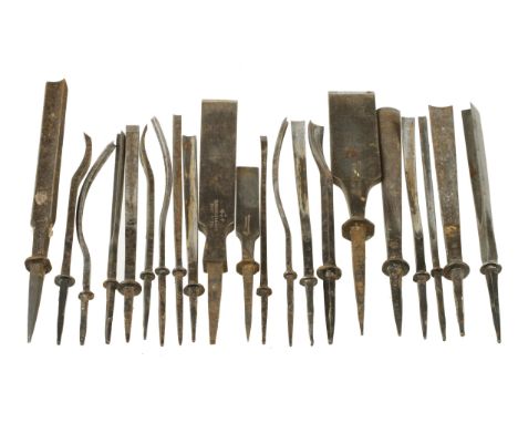 21 unhandled carving tools G 