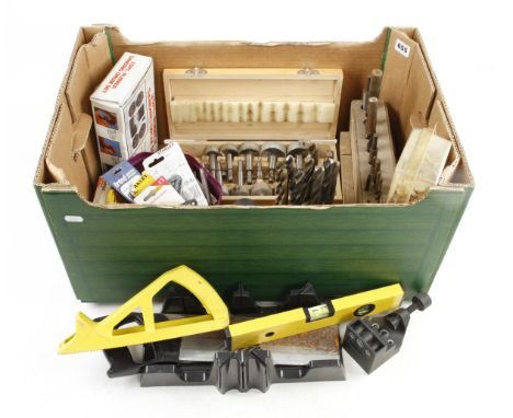 A box of modern tools G 