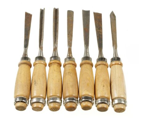 A set of 7 recent carving tools G 