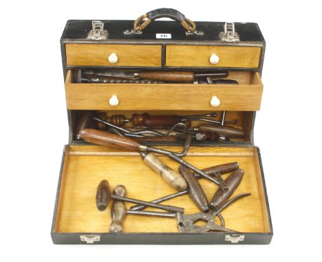 A comprehensive kit of approx. 50 piano tuner's tools in 3 drawer carrying case G++ 