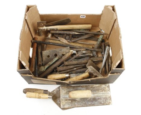 Quantity of builders tools G 