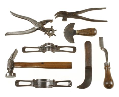 Eight shoe making tools incl. knives, heel shaves, float etc G 