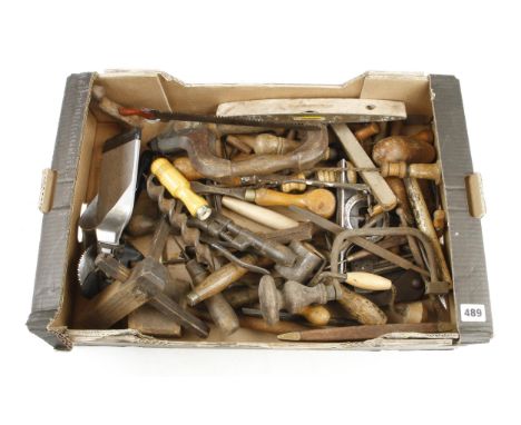 A box of tools G 