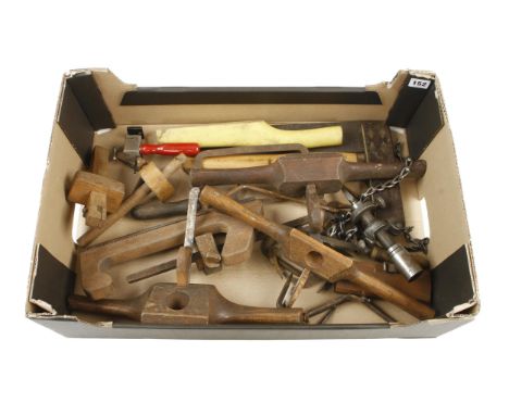 A box of tools G 