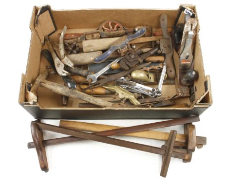 A box of tools G 