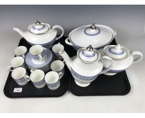 A Royal Doulton porcelain Rossetti pattern tea / dinner service, No. H5282