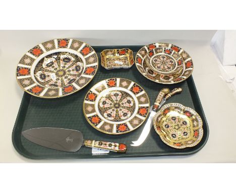 Royal Crown Derby Imari wares to include a cake slice, pair of sideplates, two bowls, pair of small dishes, knives and trinke