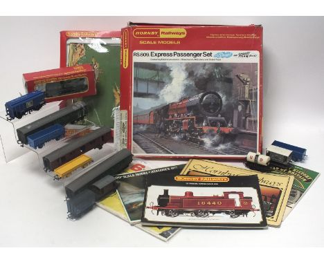 A collection of Hornby railway items, to include an RS 609 Express Passenger Set, the model with exhaust and steam sound in o