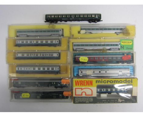 A collection of boxed/cased N gauge passenger coaches including Wren (Lima) Micromodels 307 BR blue Composite Rivarossi 9521 