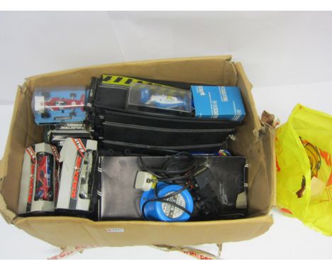 Assorted Scalextric slot racing items including boxed cars 