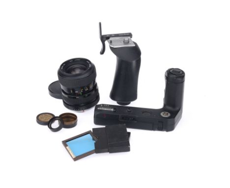 A Mixed Selection of Photographic Items, to include an Auto Chinon Zoom 35-70mm lens, body G-VG, optics G, some light haze pr
