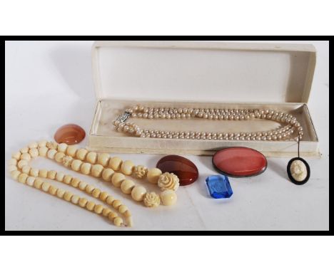 A small collection of jewellery to include a early 20th Century carved ivory graduating beaded necklace, cameo pinned pendant