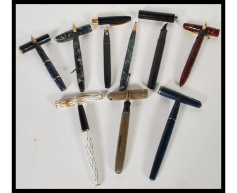 A collection of vintage 20th Century fountain / ink pens to include Parker, Conway Stewart, Shaffer etc most with 14ct gold n