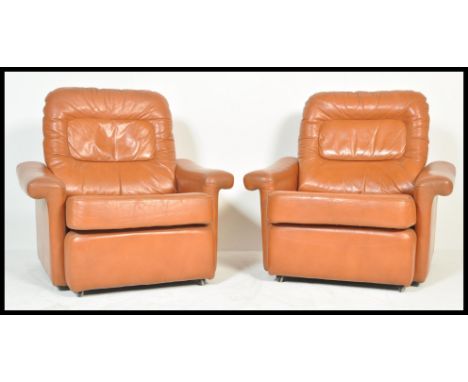 Svend Skipper - Skipper Mobler - A pair of retro vintage 20th Century 1960's tan leather armchairs. Each chair having shaped 