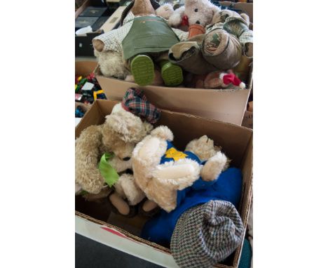 Steiff and other modern teddy bears, some with growlers, Paddington Bears, etc (16).