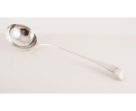George III silver ladle, old English patterned handle with engraved crest, 34cm.