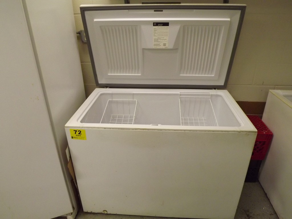 GE CHEST FREEZER 46" X 27" X 32"