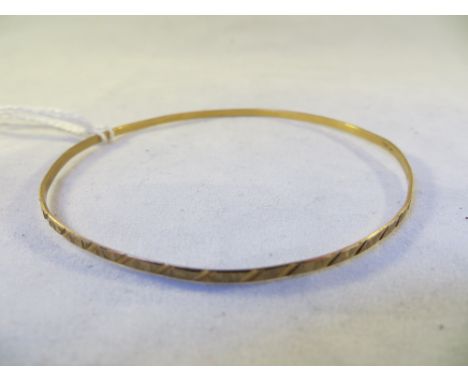 9ct Gold bangle. Weight: 3g.