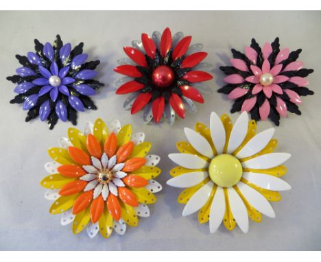 5x Vintage enamel flower brooches