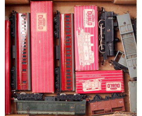 Hornby Dublo boxed 2206 black tank engine (G-BG), 4630 SD6 cattle engine (G-BG), 2 D14 coaches (FG-BFG), 4 D1 and SD6 wagons 