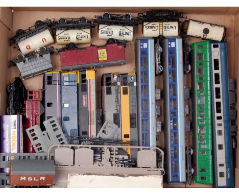 Mixed lot containing locomotive bodies, a few wagons etc, Hornby, Lima, Wrenn noted, some kit bits (a/f)
