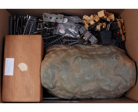 Quantity of mixed make buildings, platforms, track and accessories, some Linka moulds, a few unmade Superquick card buildings