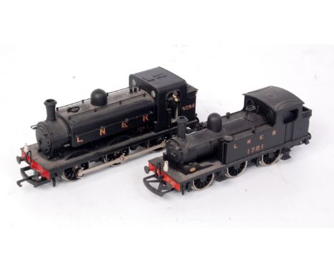 A Hornby 0-6-0 class J52 saddle tank engine repainted as LNER 4235 (GR) and Mainline class J72 repainted as LNER 1721 (GR)