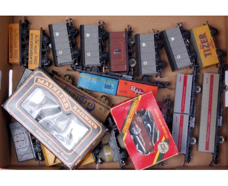 Boxed Mainline 937366 brake van Hornby R211 Mineral Lima wagon (G-BG) together with 19 unboxed wagons, Dapol, Lima, etc (G)
