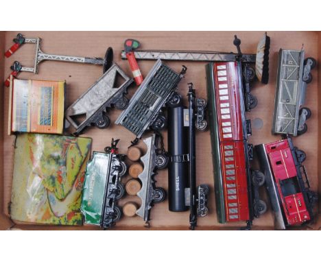 A large tray of assorted tinplate items including Fleischmann GFN 403 baggage car with replacement roof, Mettoy small bogie L