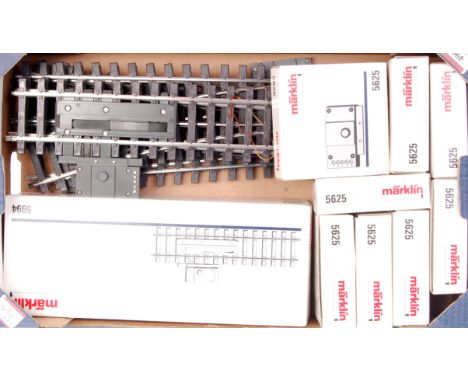 A tray containing 5x Marklin GI electric brake rails code 5994 (NM-3BG), 2x R/H electric points, 2x L/H electric points, and 