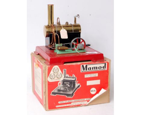 Mamod SE3 twin cylinder superheated steam engine, comprising of twin cylinder powering single spoked flywheel, with horizonta