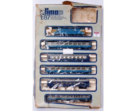 Lima H0 BR blue class 33 diesel locomotive, 3 Mk2 blue/grey coaches and 2 Wagons-Lits coaches (G)