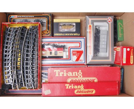 Small quantity of Triang series 3 straight and curved track and R291 points (G), R118 wagon (NM-BNM), R394 buffer stop (G-BG)