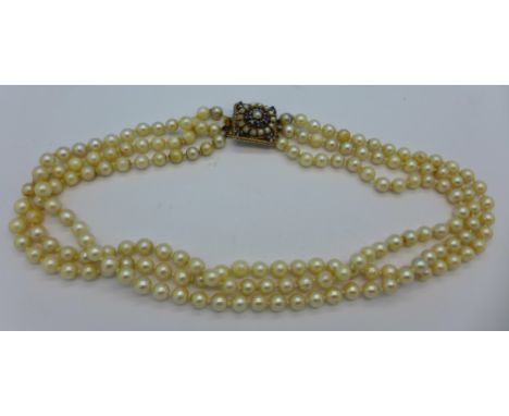 A pearl necklace with 9ct gold clasp