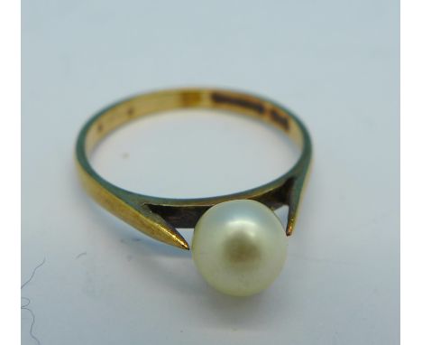 A 9ct gold and pearl ring, 1.5g, K