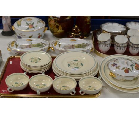 QUANTITY SUSIE COOPER DINNER WARE &amp; 4 ROYAL WORCESTER LIDDED TUREENS     