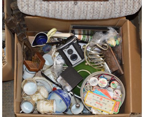 BOX CONTAINING GENERAL CERAMICS, BROWNIE CAMERA, MOORCROFT STYLE JUG, CARVED WOODEN SERVERS, VARIOUS THREADS ETC     